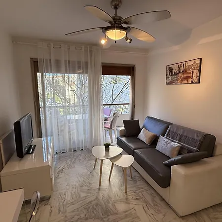 In Near The Martinez - 2351