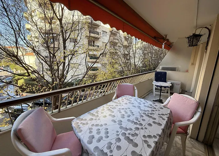 In Near The Martinez - 2351 *